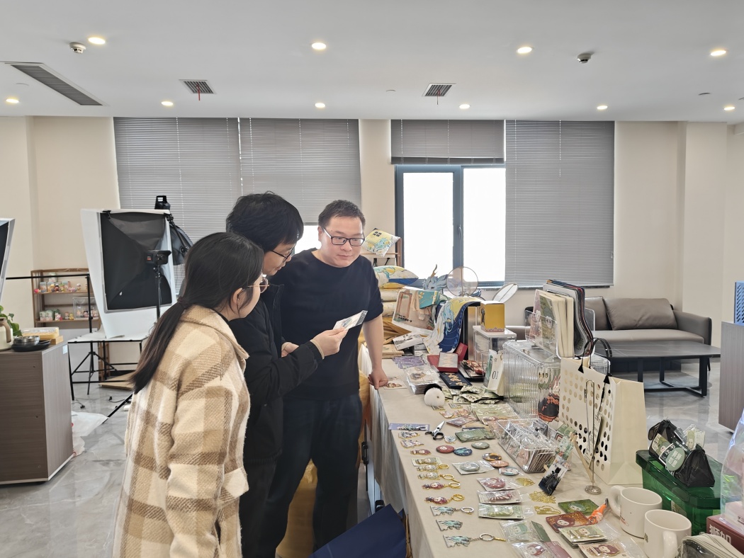 深化校地合作 共育文创人才——商学院师生赴开封文投集团开展文化产业发展参观交流活动